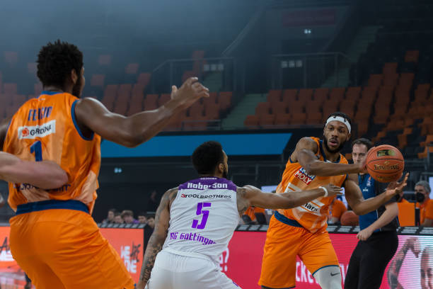 周琦的防守 周琦的防守